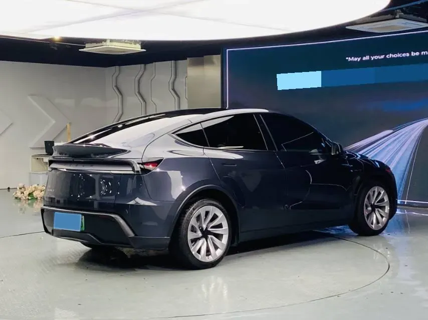2025 Tesla Model Y BEV 62.5KWH,autocango,china used car exporter,china ev exporter,chinese used car exporter,chinese used ev exporter