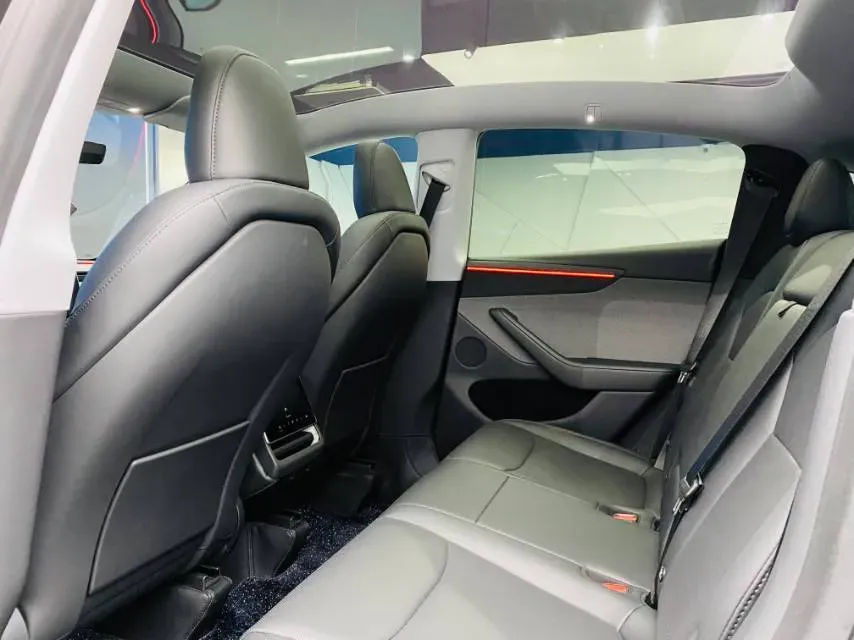 2025 Tesla Model Y BEV 62.5KWH,autocango,china used car exporter,china ev exporter,chinese used car exporter,chinese used ev exporter