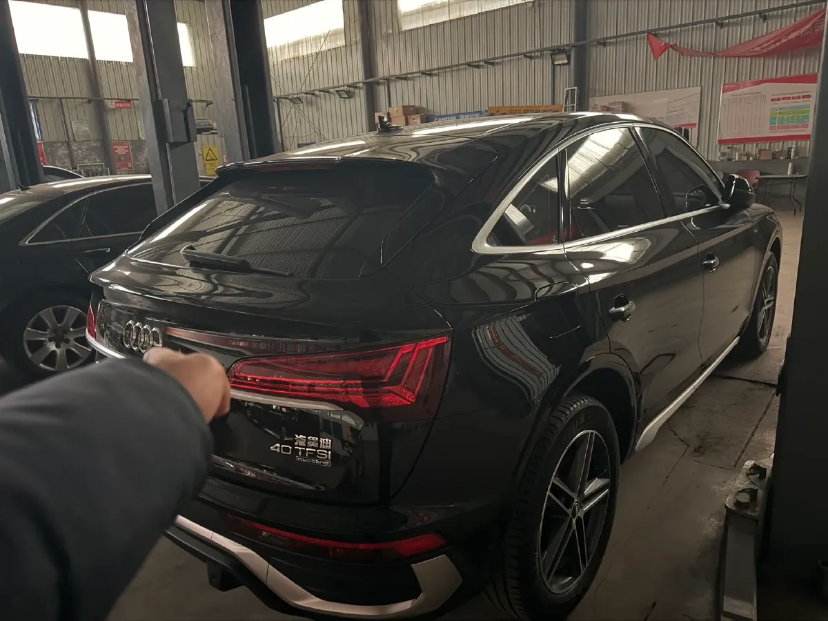 2021 Audi Q5L Sportback 2.0T 190HP L4 7DCT,autocango,china used car exporter,china ev exporter,chinese used car exporter,chinese used ev exporter