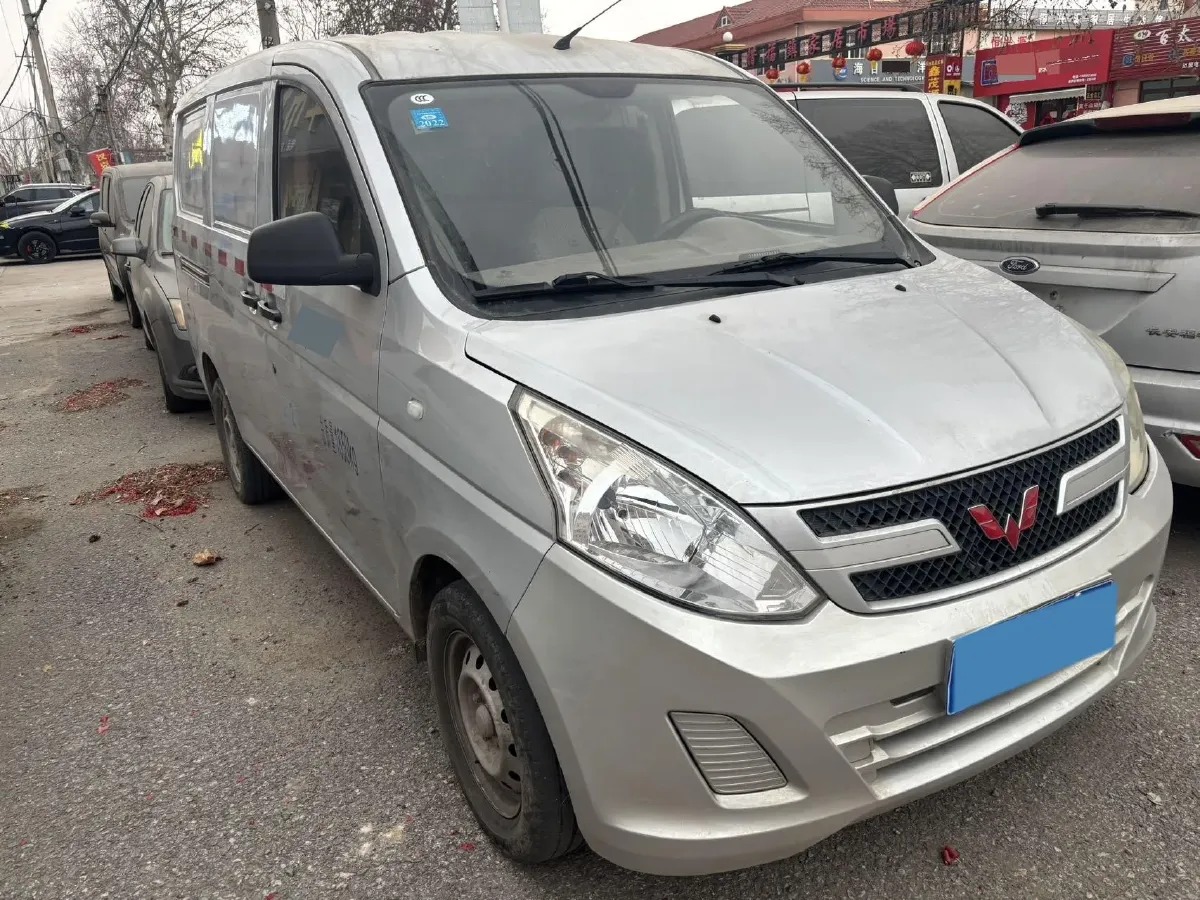 2019 WuLing RongGuang V 1.5L 99HP L4 6MT,autocango,china used car exporter,china ev exporter,chinese used car exporter,chinese used ev exporter