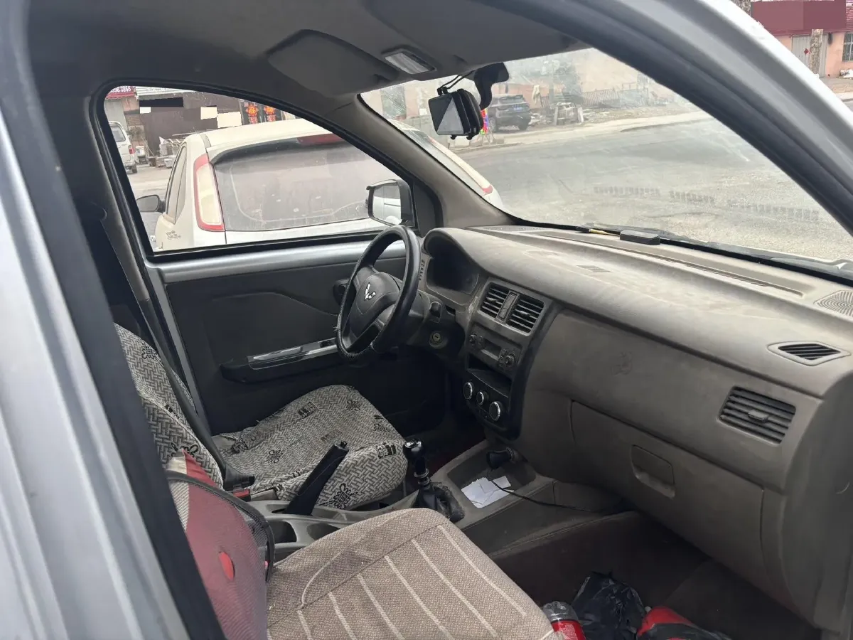 2019 WuLing RongGuang V 1.5L 99HP L4 6MT,autocango,china used car exporter,china ev exporter,chinese used car exporter,chinese used ev exporter