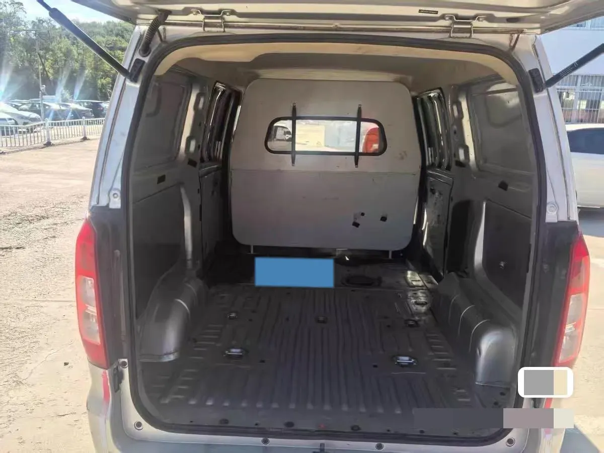 2019 WuLing RongGuang V 1.5L 99HP L4 6MT,autocango,china used car exporter,china ev exporter,chinese used car exporter,chinese used ev exporter