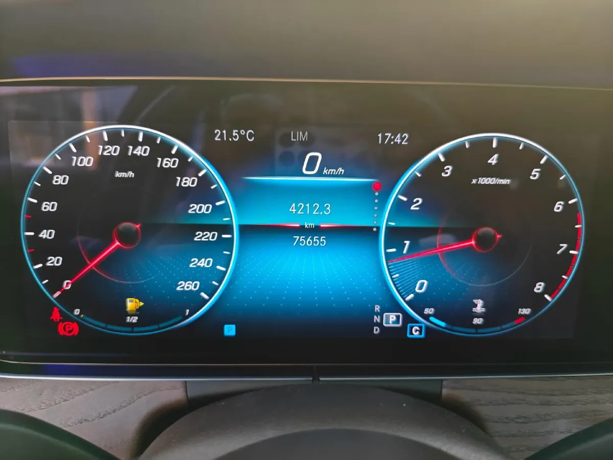 2021 Mercedes-Benz E Class 2.0T 258HP L4 9AT,autocango,china used car exporter,china ev exporter,chinese used car exporter,chinese used ev exporter