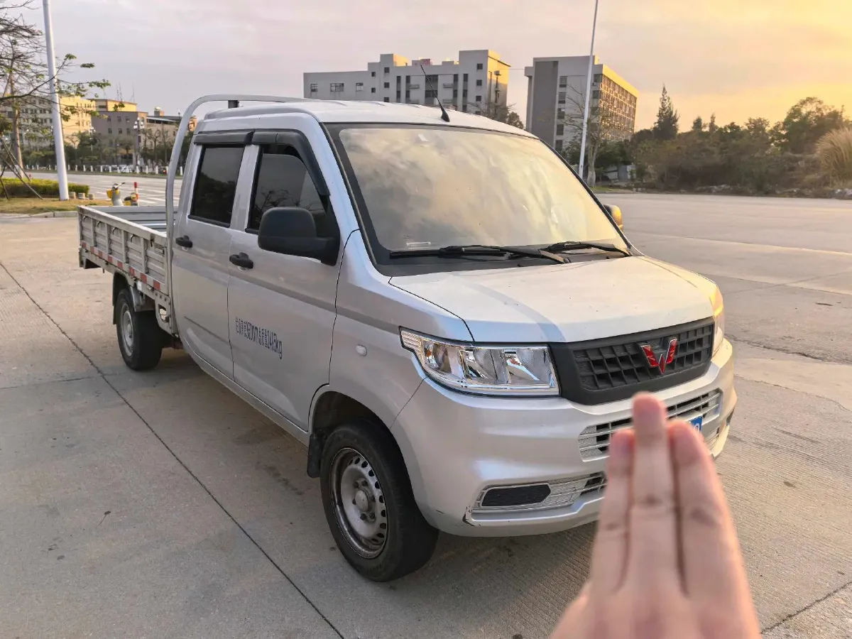 2023 WuLing RongGuang New Truck 1.5L 102HP L4 5MT,autocango,china used car exporter,china ev exporter,chinese used car exporter,chinese used ev exporter