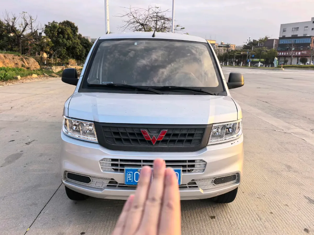 2023 WuLing RongGuang New Truck 1.5L 102HP L4 5MT,autocango,china used car exporter,china ev exporter,chinese used car exporter,chinese used ev exporter