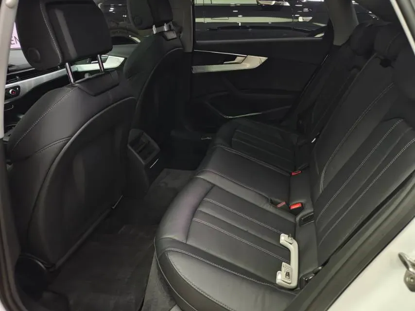 2022 Audi A4L 2.0T 150HP L4 7DCT,autocango,china used car exporter,china ev exporter,chinese used car exporter,chinese used ev exporter