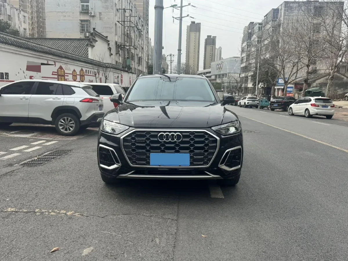 2023 Audi Q5L 2.0T 190HP L4 7DCT,autocango,china used car exporter,china ev exporter,chinese used car exporter,chinese used ev exporter