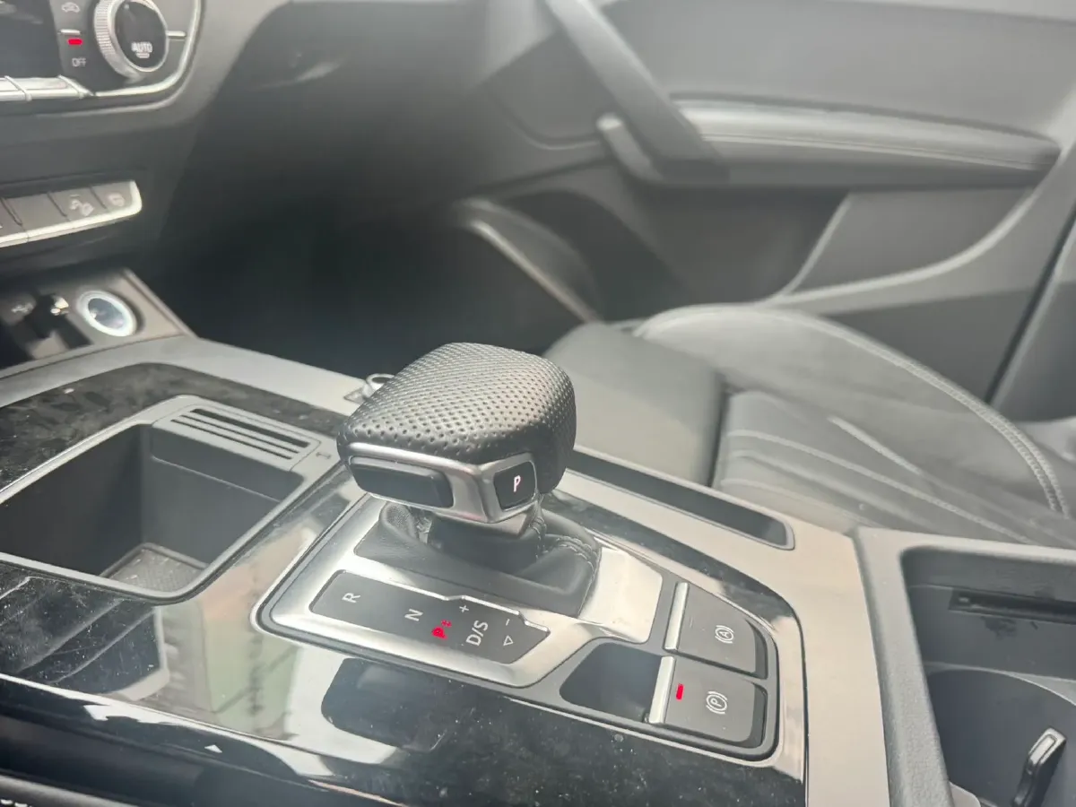 2023 Audi Q5L 2.0T 190HP L4 7DCT,autocango,china used car exporter,china ev exporter,chinese used car exporter,chinese used ev exporter