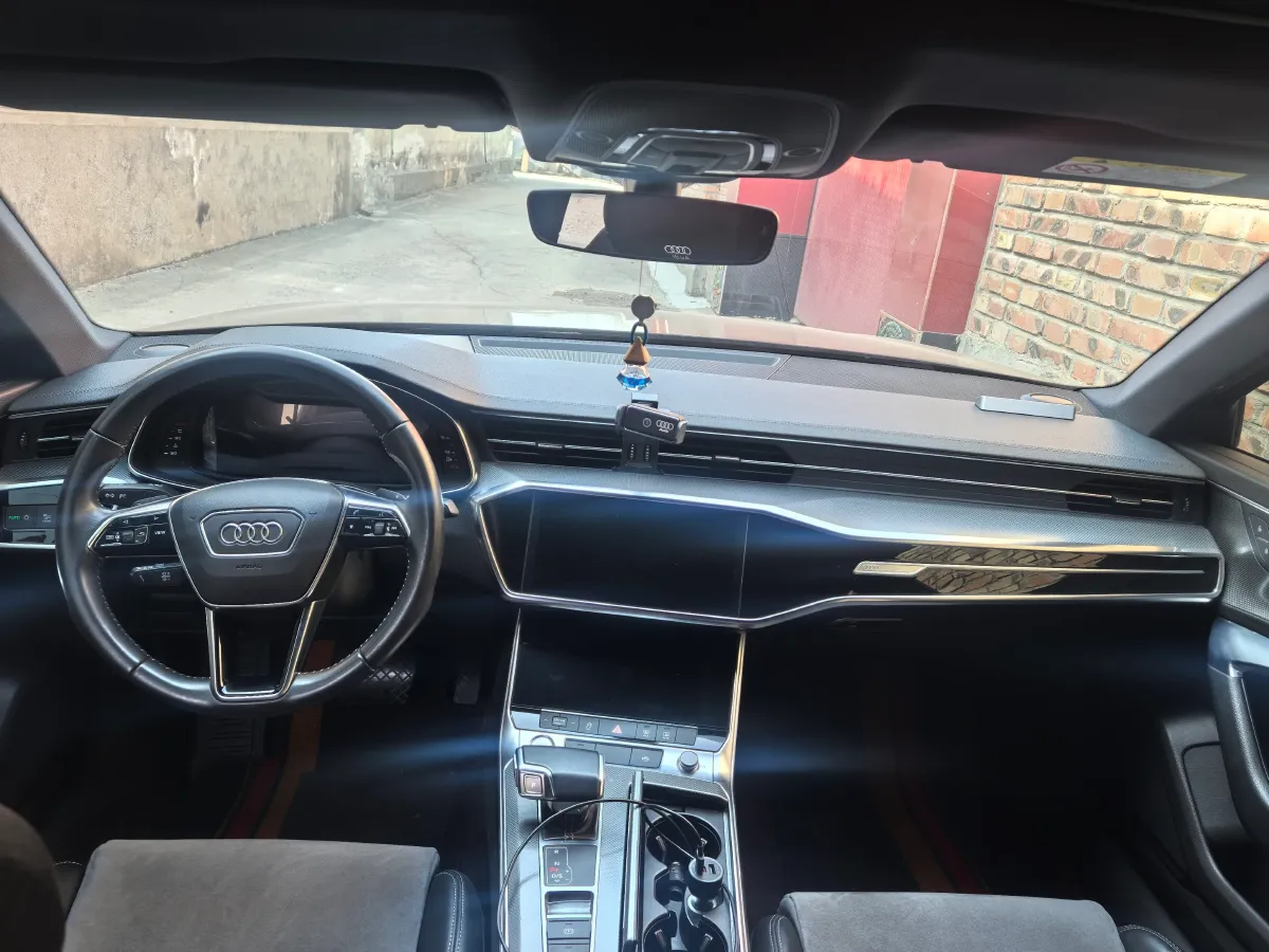 2020 Audi A6L 2.0T 190HP L4 7DCT,autocango,china used car exporter,china ev exporter,chinese used car exporter,chinese used ev exporter