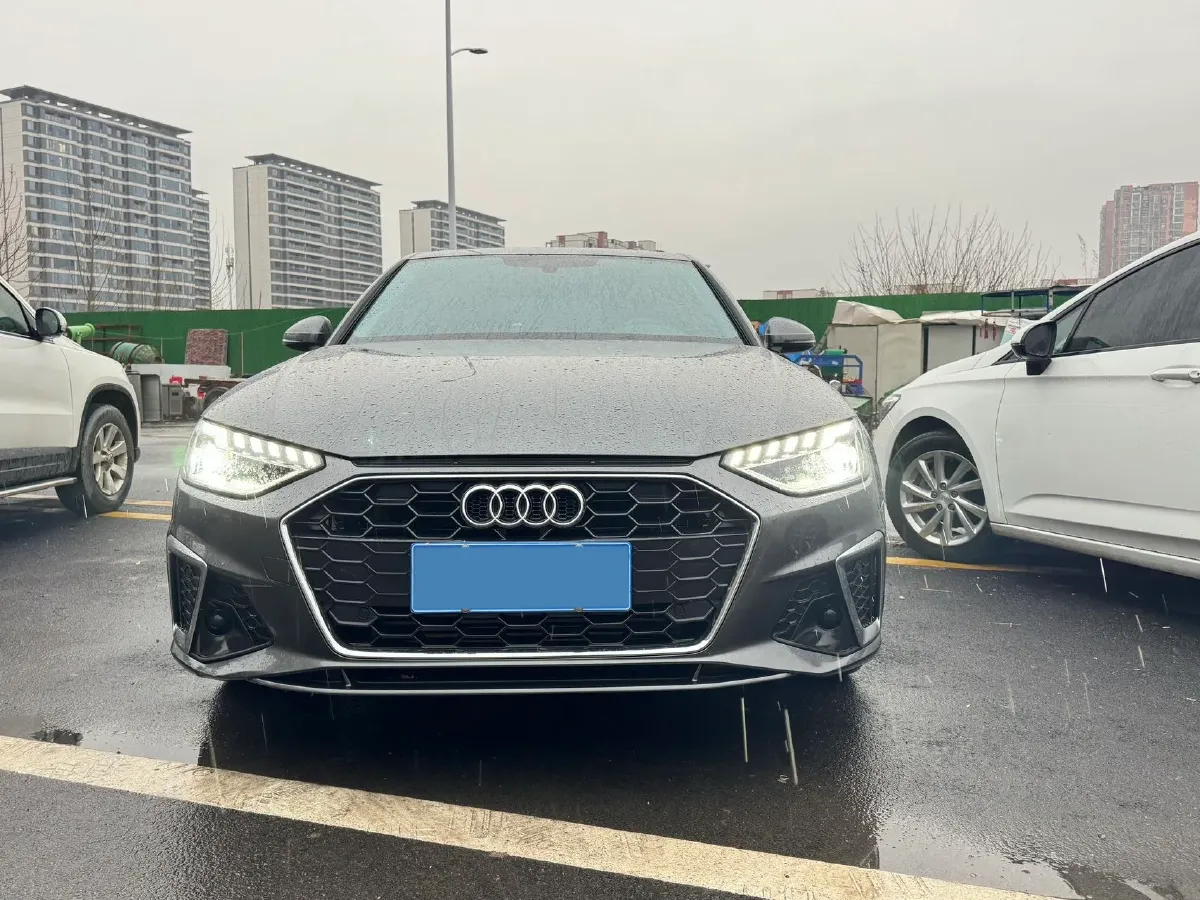 2024 Audi A4L 2.0T 190HP L4 7DCT,autocango,china used car exporter,china ev exporter,chinese used car exporter,chinese used ev exporter
