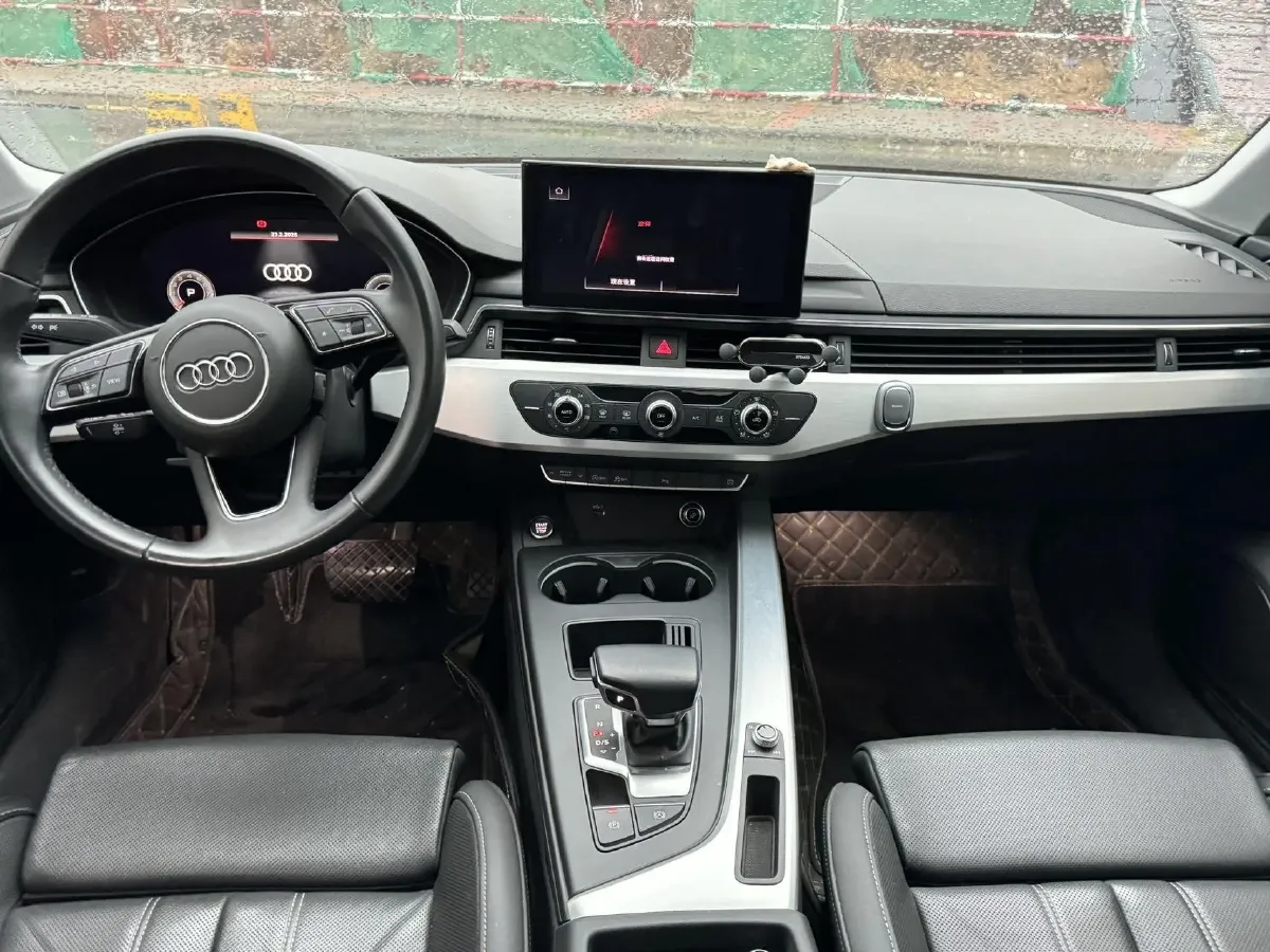 2024 Audi A4L 2.0T 190HP L4 7DCT,autocango,china used car exporter,china ev exporter,chinese used car exporter,chinese used ev exporter