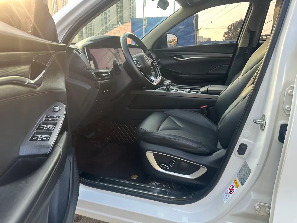 2022 ChangAn CS75 Plus 2.0T 233HP L4 8AT,autocango,china used car exporter,china ev exporter,chinese used car exporter,chinese used ev exporter