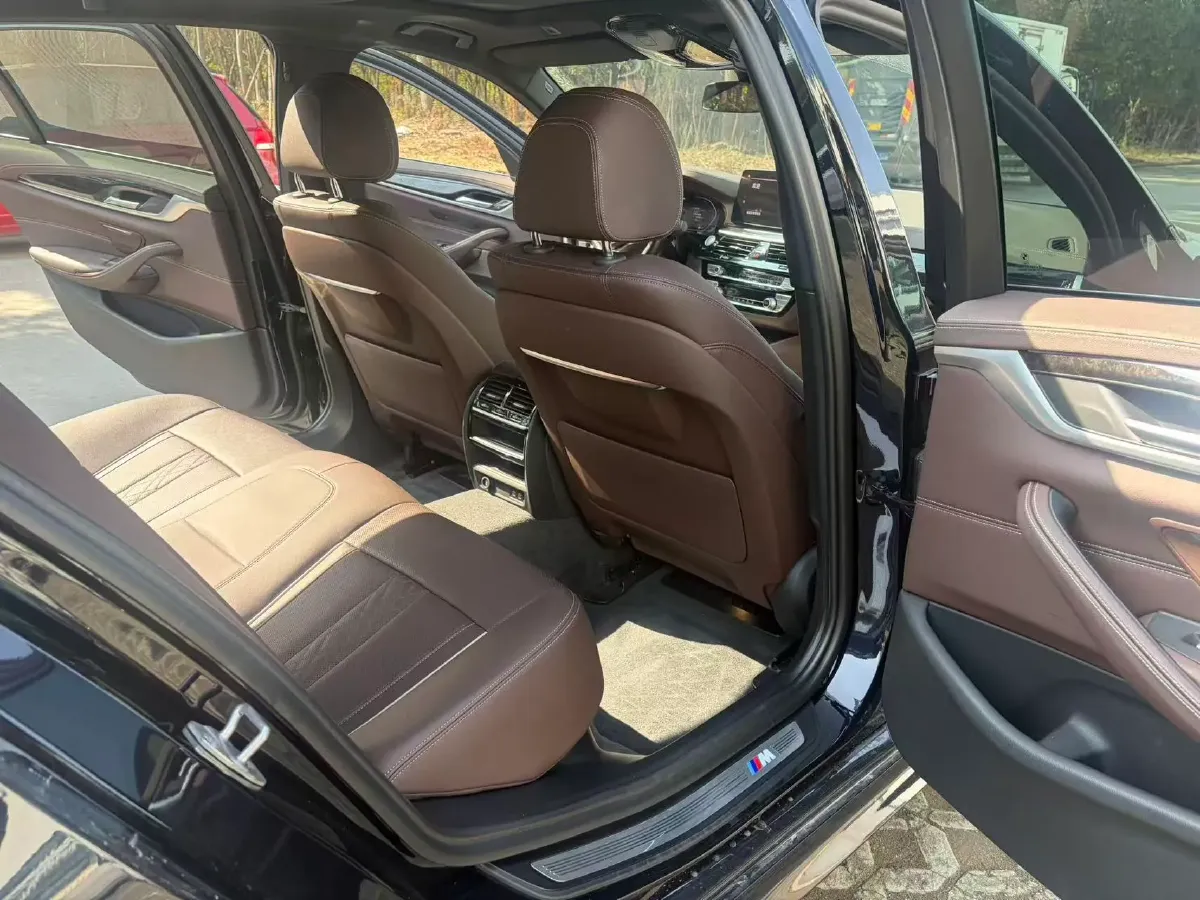 2022 BMW 5 Series 2.0T 184HP L4 8AT,autocango,china used car exporter,china ev exporter,chinese used car exporter,chinese used ev exporter