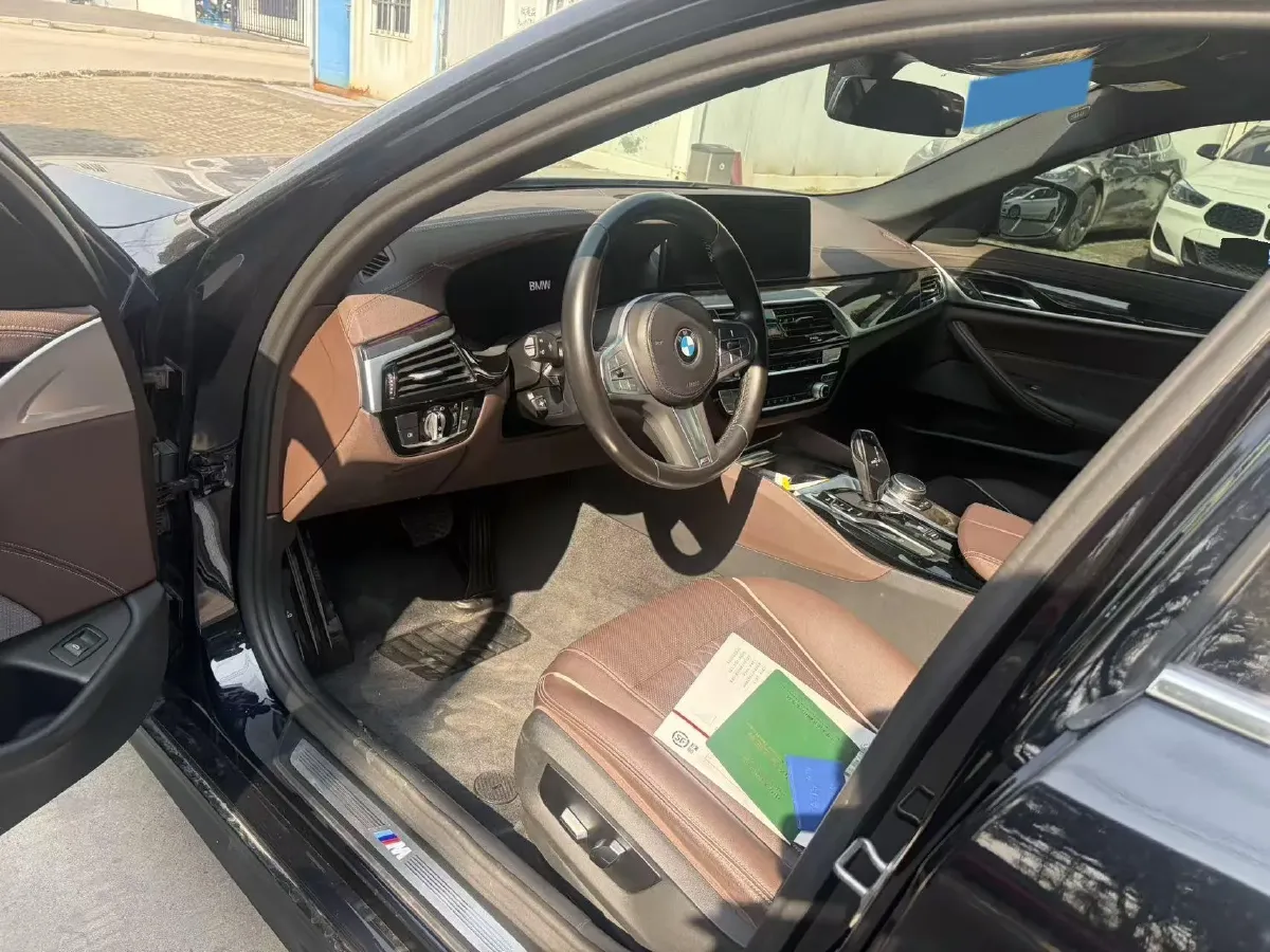 2022 BMW 5 Series 2.0T 184HP L4 8AT,autocango,china used car exporter,china ev exporter,chinese used car exporter,chinese used ev exporter