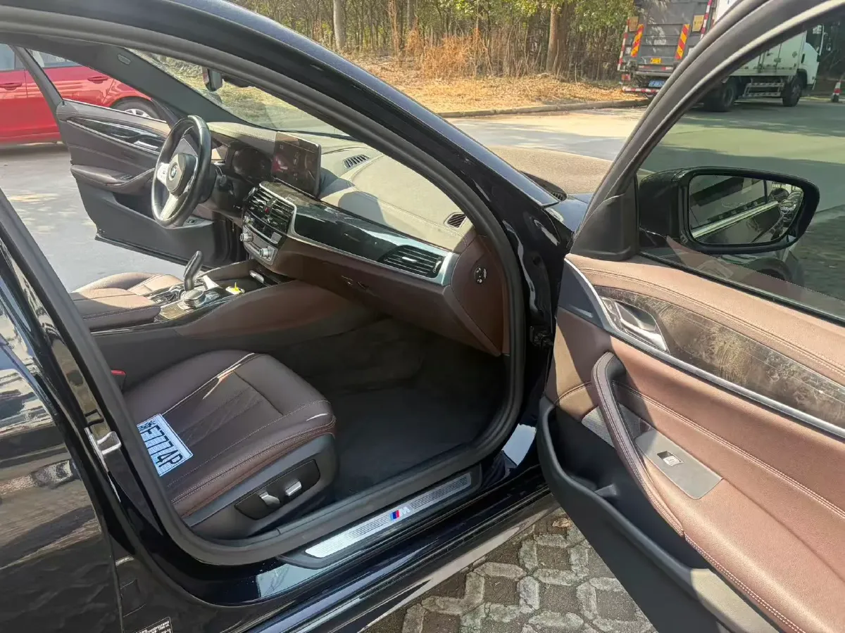 2022 BMW 5 Series 2.0T 184HP L4 8AT,autocango,china used car exporter,china ev exporter,chinese used car exporter,chinese used ev exporter