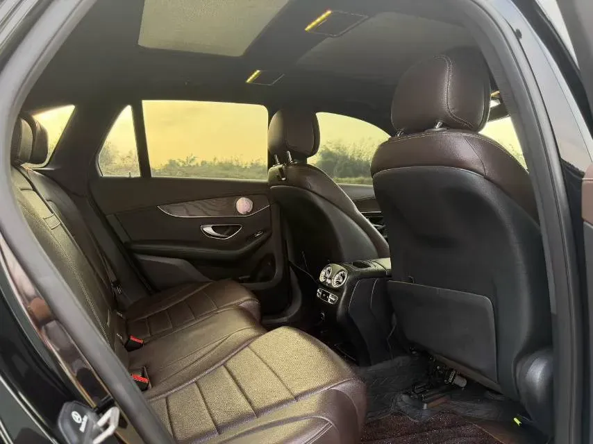 2021 Mercedes-Benz GLC Class 2.0T 197HP L4 9AT,autocango,china used car exporter,china ev exporter,chinese used car exporter,chinese used ev exporter