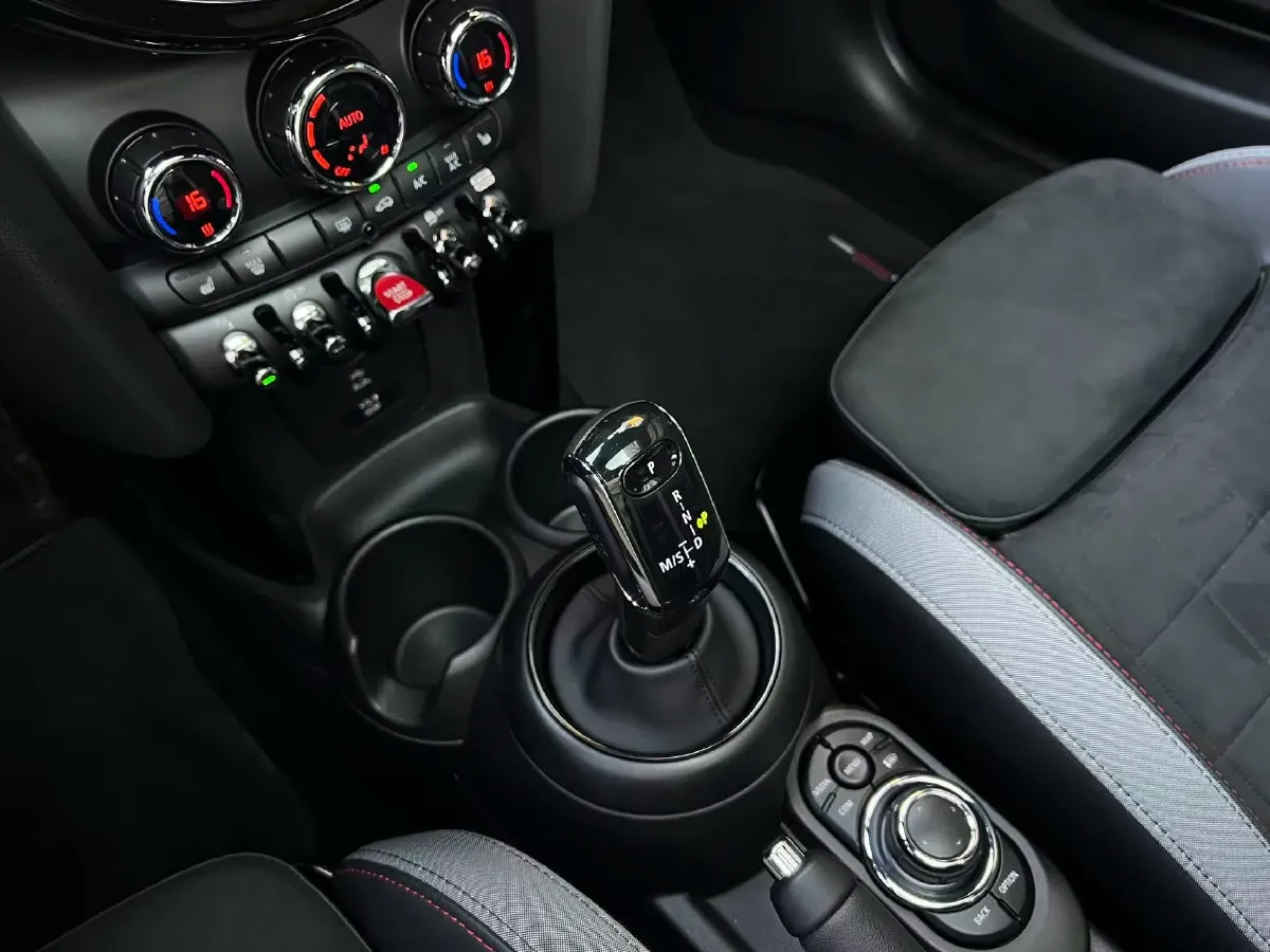 2022 MINI JCW 2.0T 231HP L4 8AT,autocango,china used car exporter,china ev exporter,chinese used car exporter,chinese used ev exporter