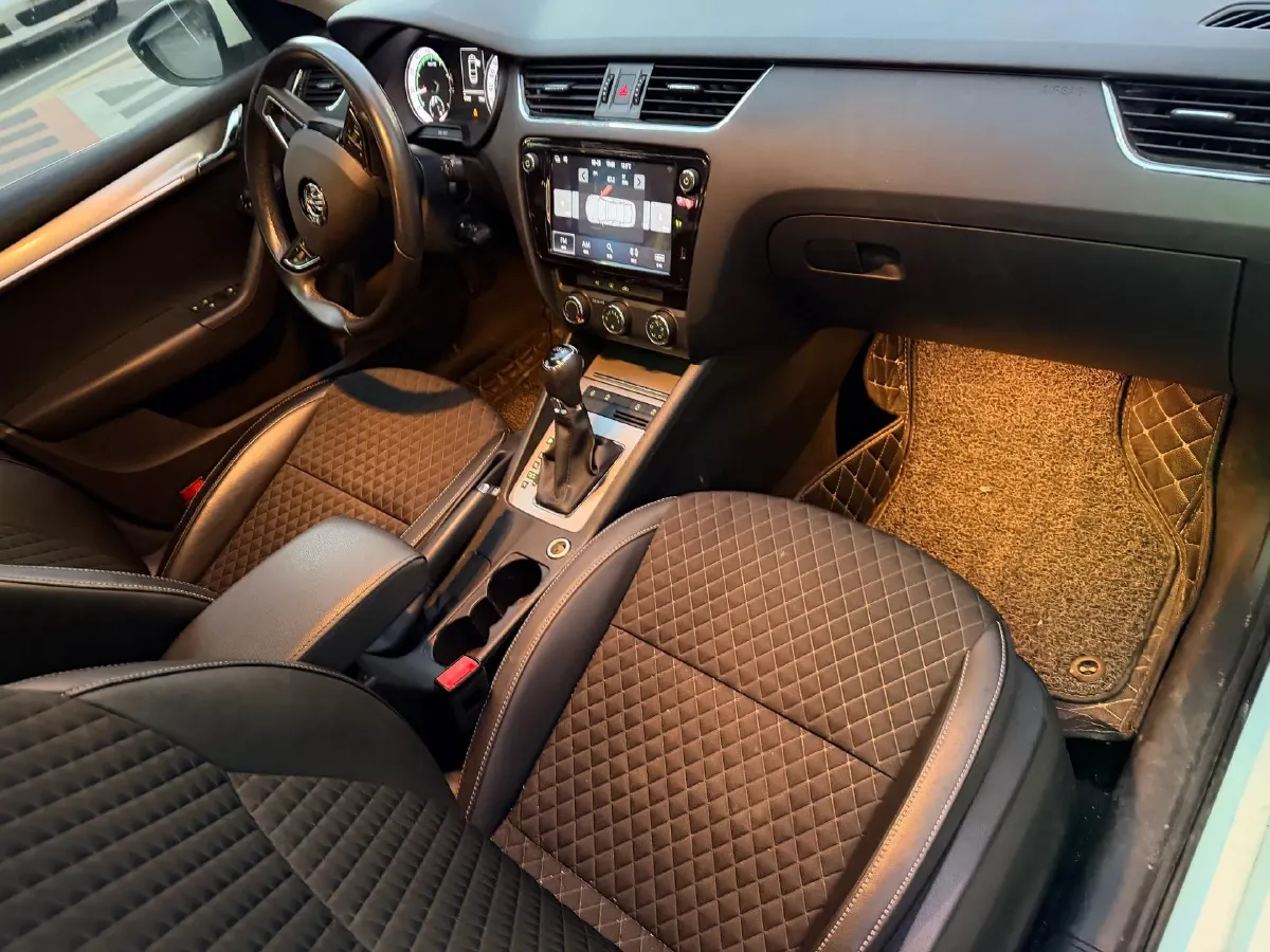 2018 Skoda Octavia 1.2T 116HP L4 7DCT,autocango,china used car exporter,china ev exporter,chinese used car exporter,chinese used ev exporter