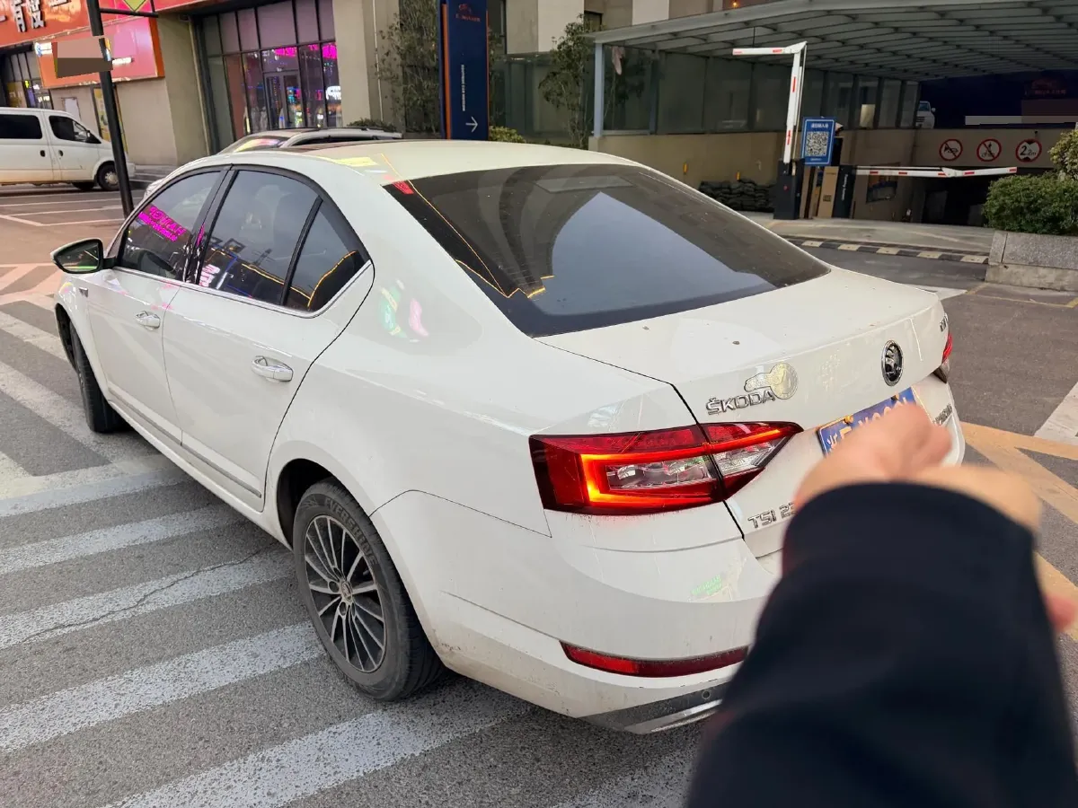 2018 Skoda Octavia 1.2T 116HP L4 7DCT,autocango,china used car exporter,china ev exporter,chinese used car exporter,chinese used ev exporter