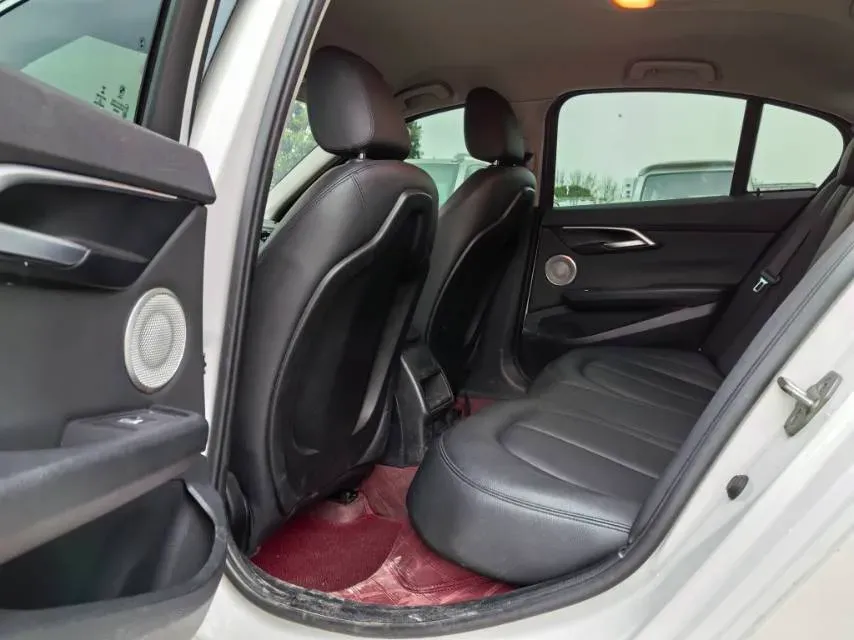 2022 BMW 1 Series 1.5T 140HP L3 7DCT,autocango,china used car exporter,china ev exporter,chinese used car exporter,chinese used ev exporter