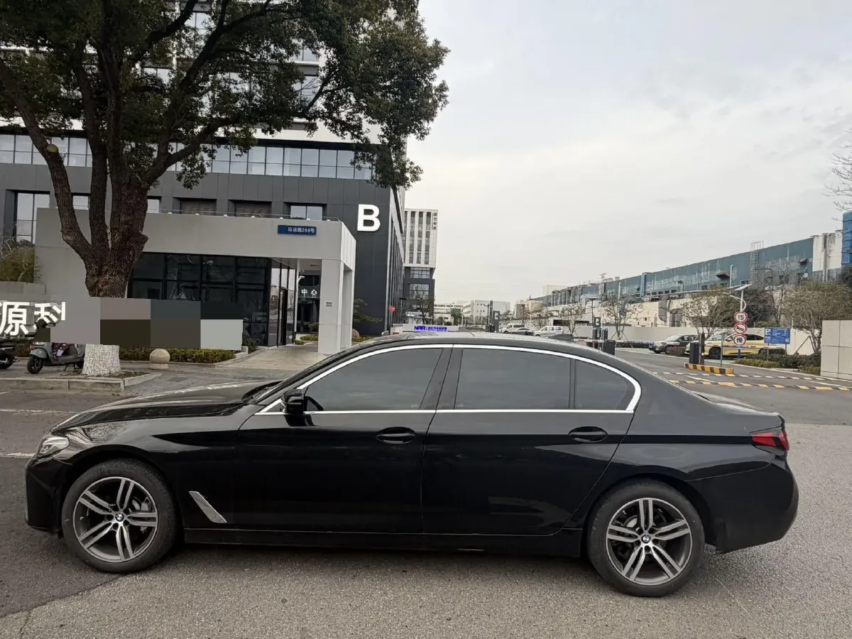 2022 BMW 5 Series 2.0T 252HP L4 8AT,autocango,china used car exporter,china ev exporter,chinese used car exporter,chinese used ev exporter