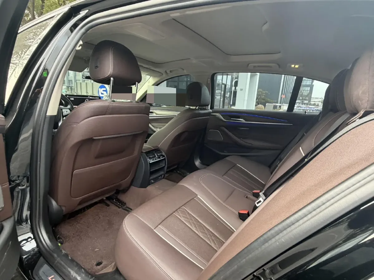 2022 BMW 5 Series 2.0T 252HP L4 8AT,autocango,china used car exporter,china ev exporter,chinese used car exporter,chinese used ev exporter