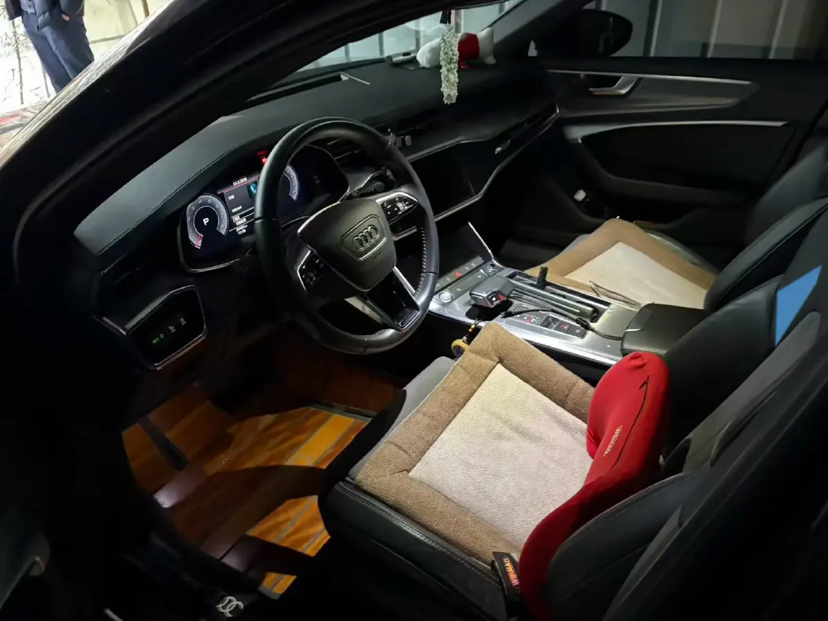 2020 Audi A6L 2.0T 190HP L4 7DCT,autocango,china used car exporter,china ev exporter,chinese used car exporter,chinese used ev exporter