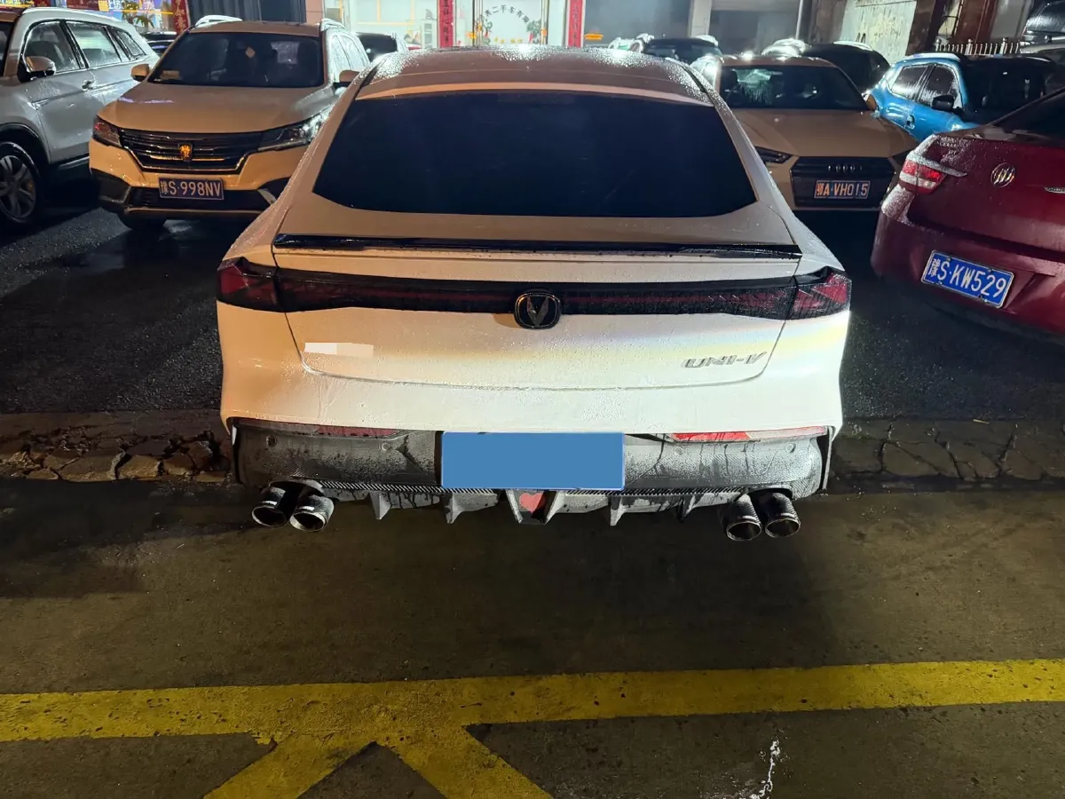 2022 ChangAn UNI-V 1.5T 188HP L4 7DCT,autocango,china used car exporter,china ev exporter,chinese used car exporter,chinese used ev exporter