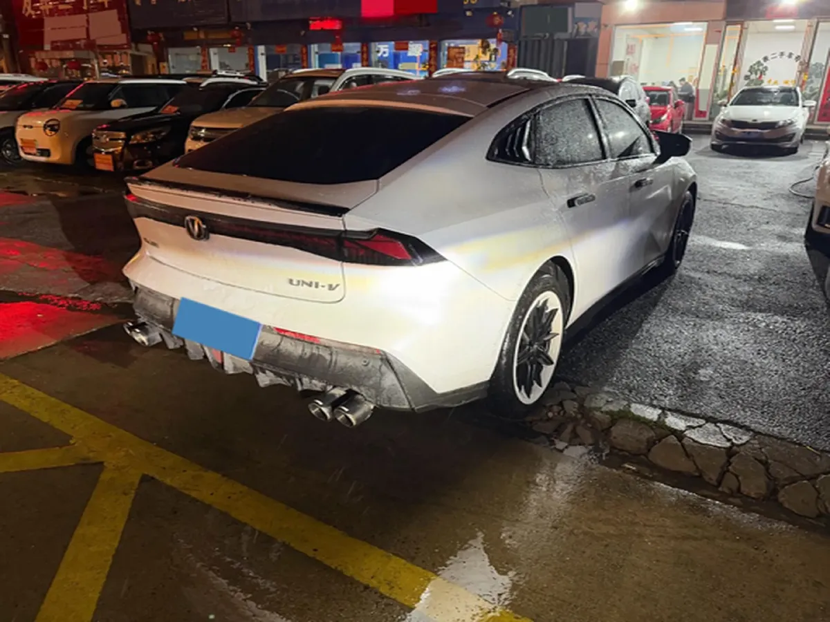 2022 ChangAn UNI-V 1.5T 188HP L4 7DCT,autocango,china used car exporter,china ev exporter,chinese used car exporter,chinese used ev exporter