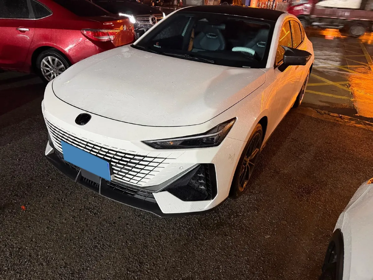 2022 ChangAn UNI-V 1.5T 188HP L4 7DCT,autocango,china used car exporter,china ev exporter,chinese used car exporter,chinese used ev exporter