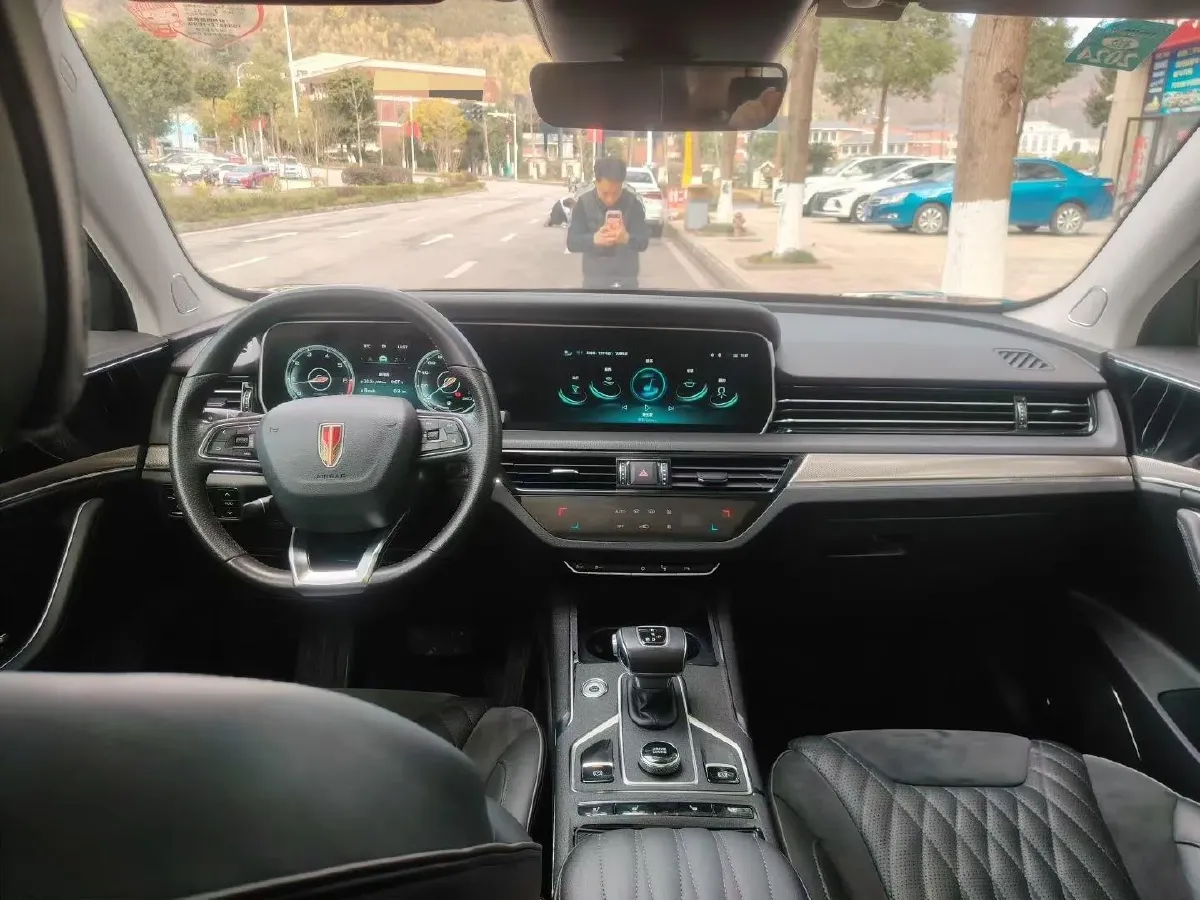 2022 HongQi HS5 2.0T 224HP L4 6AT,autocango,china used car exporter,china ev exporter,chinese used car exporter,chinese used ev exporter