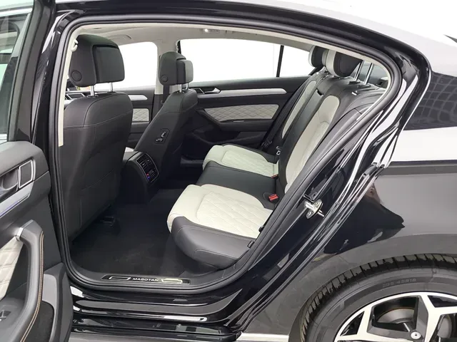 2023 Volkswagen Magotan 2.0T 186HP L4 7DCT,autocango,china used car exporter,china ev exporter,chinese used car exporter,chinese used ev exporter