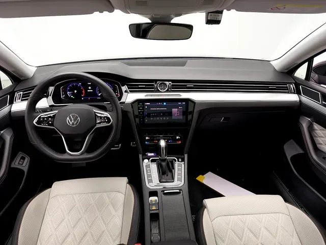 2023 Volkswagen Magotan 2.0T 186HP L4 7DCT,autocango,china used car exporter,china ev exporter,chinese used car exporter,chinese used ev exporter