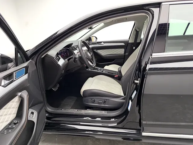 2023 Volkswagen Magotan 2.0T 186HP L4 7DCT,autocango,china used car exporter,china ev exporter,chinese used car exporter,chinese used ev exporter