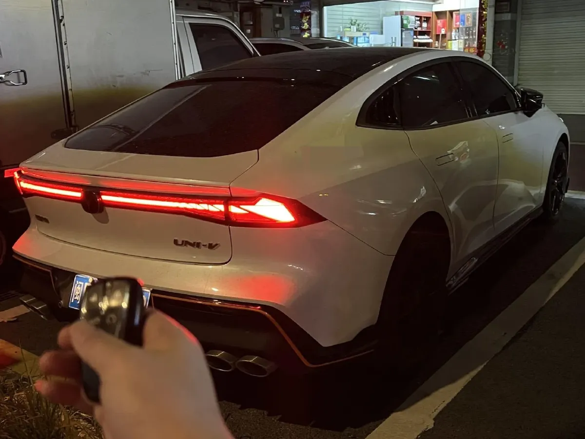 2023 ChangAn UNI-V 1.5T 188HP L4 7DCT,autocango,china used car exporter,china ev exporter,chinese used car exporter,chinese used ev exporter