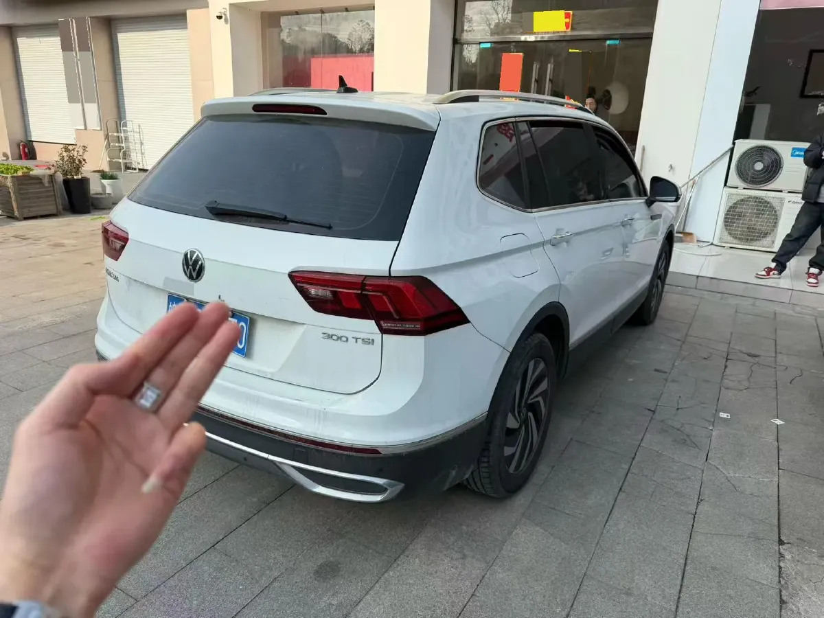 2023 Volkswagen Tiguan L 1.5T 160HP L4 7DCT,autocango,china used car exporter,china ev exporter,chinese used car exporter,chinese used ev exporter
