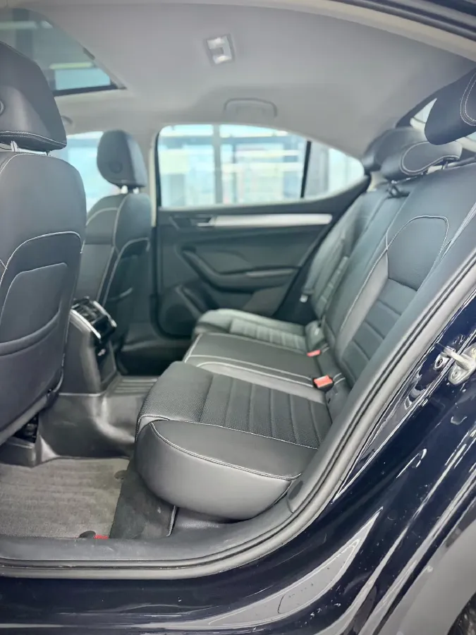 2023 Skoda Superb 1.4T 150HP L4 7DCT,autocango,china used car exporter,china ev exporter,chinese used car exporter,chinese used ev exporter