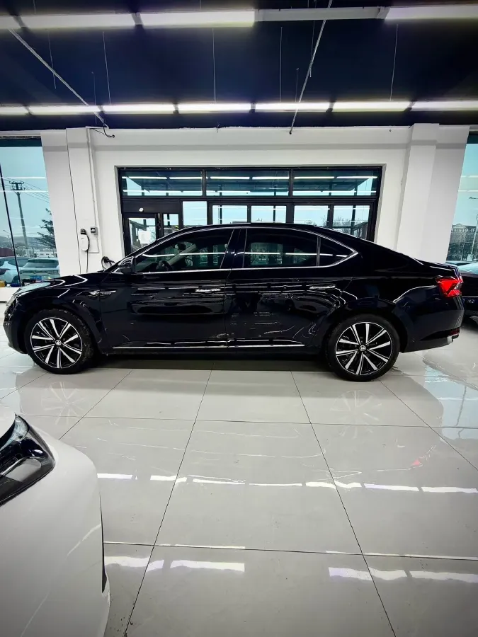 2023 Skoda Superb 1.4T 150HP L4 7DCT,autocango,china used car exporter,china ev exporter,chinese used car exporter,chinese used ev exporter