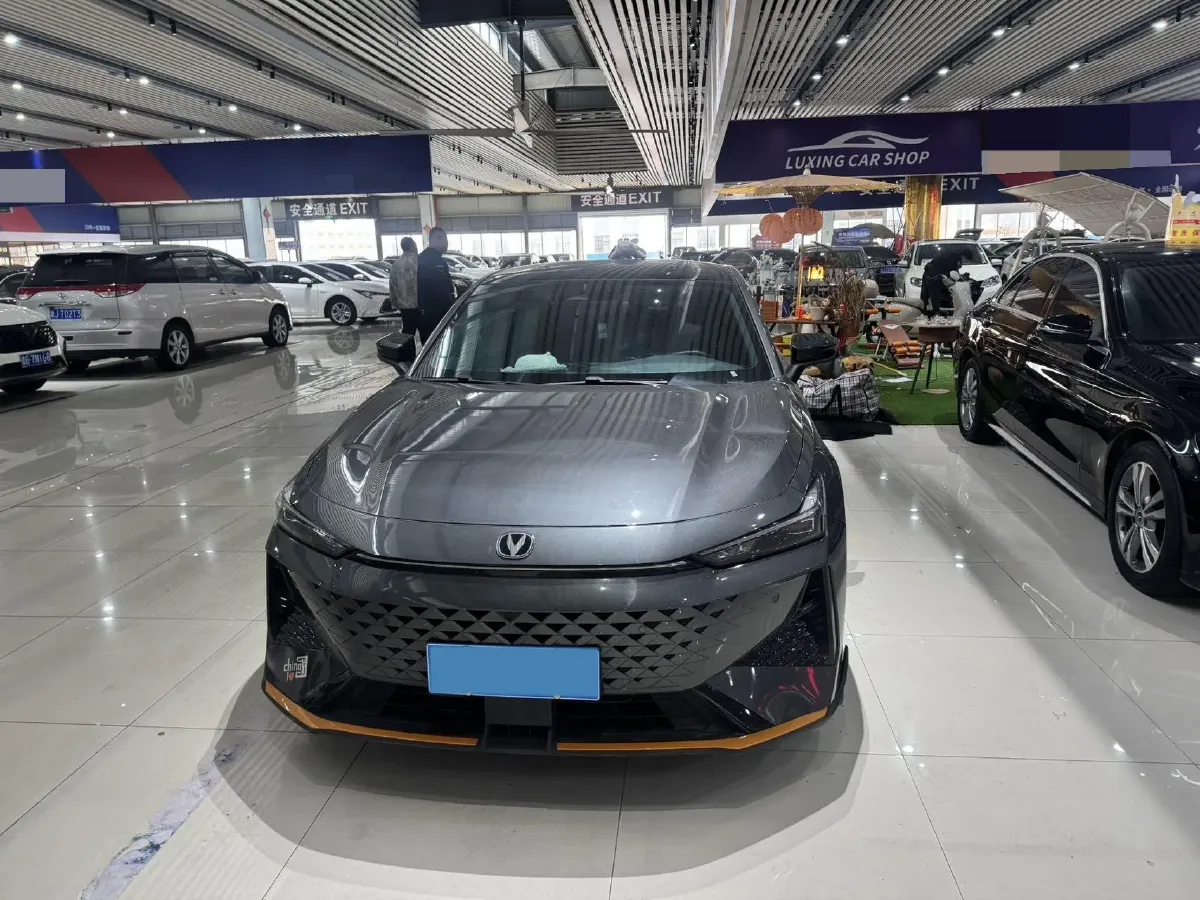 2024 ChangAn UNI-V 2.0T 233HP L4 8AT,autocango,china used car exporter,china ev exporter,chinese used car exporter,chinese used ev exporter