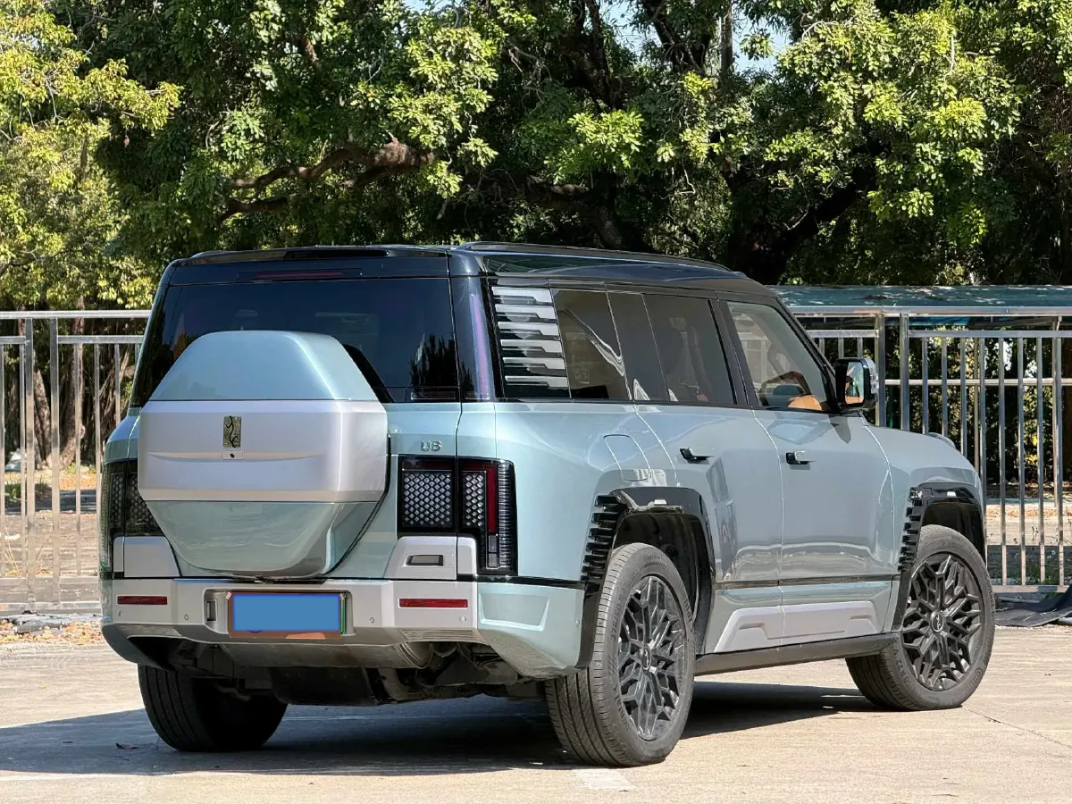 2023 YangWang U8 2.0T 272HP L4 REEV 49.05KWH,autocango,china used car exporter,china ev exporter,chinese used car exporter,chinese used ev exporter