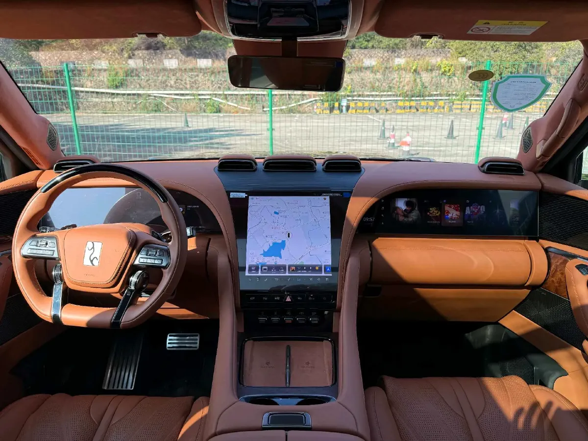 2023 YangWang U8 2.0T 272HP L4 REEV 49.05KWH,autocango,china used car exporter,china ev exporter,chinese used car exporter,chinese used ev exporter