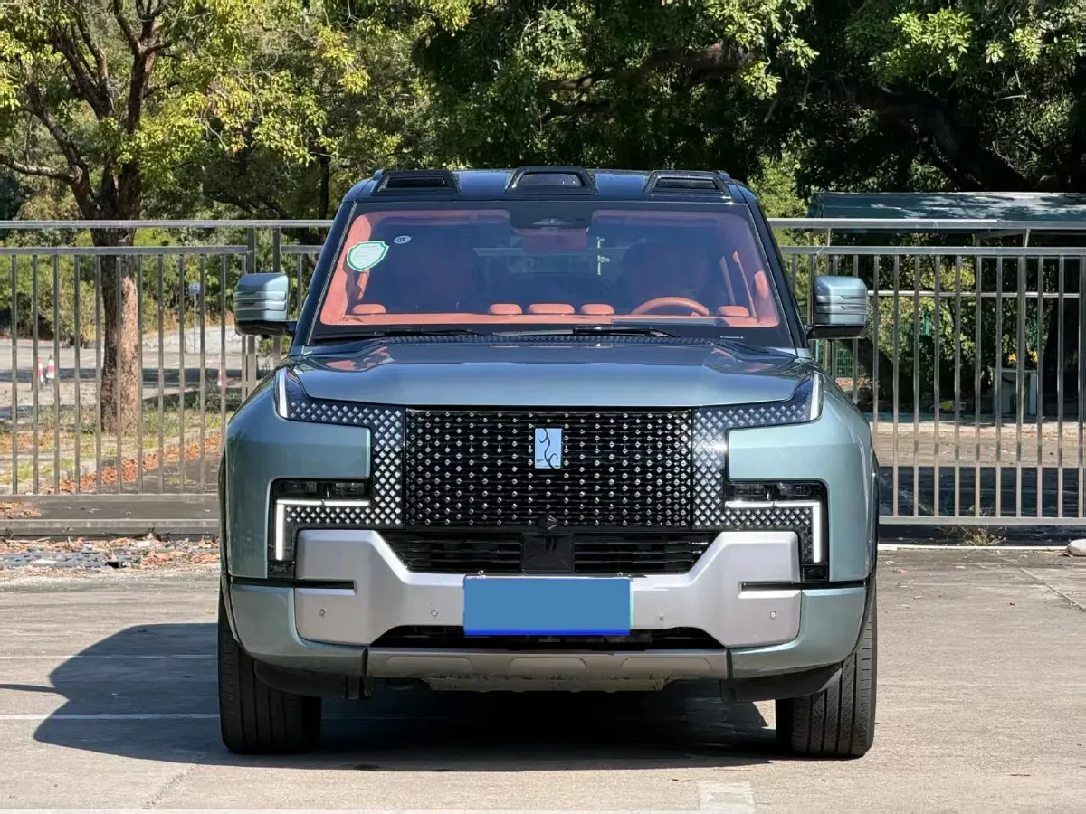2023 YangWang U8 2.0T 272HP L4 REEV 49.05KWH,autocango,china used car exporter,china ev exporter,chinese used car exporter,chinese used ev exporter