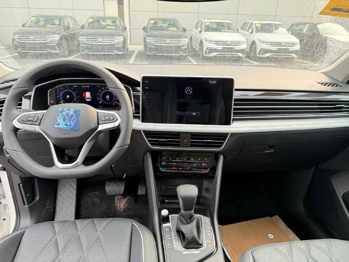 2023 Volkswagen Tiguan L 1.4T 150HP L4 6DCT PHEV 13KWH,autocango,china used car exporter,china ev exporter,chinese used car exporter,chinese used ev exporter