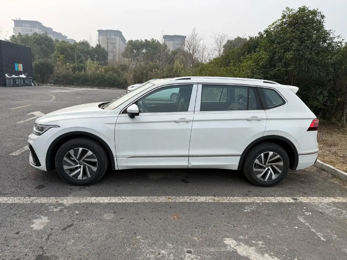 2023 Volkswagen Tiguan L 1.4T 150HP L4 6DCT PHEV 13KWH,autocango,china used car exporter,china ev exporter,chinese used car exporter,chinese used ev exporter