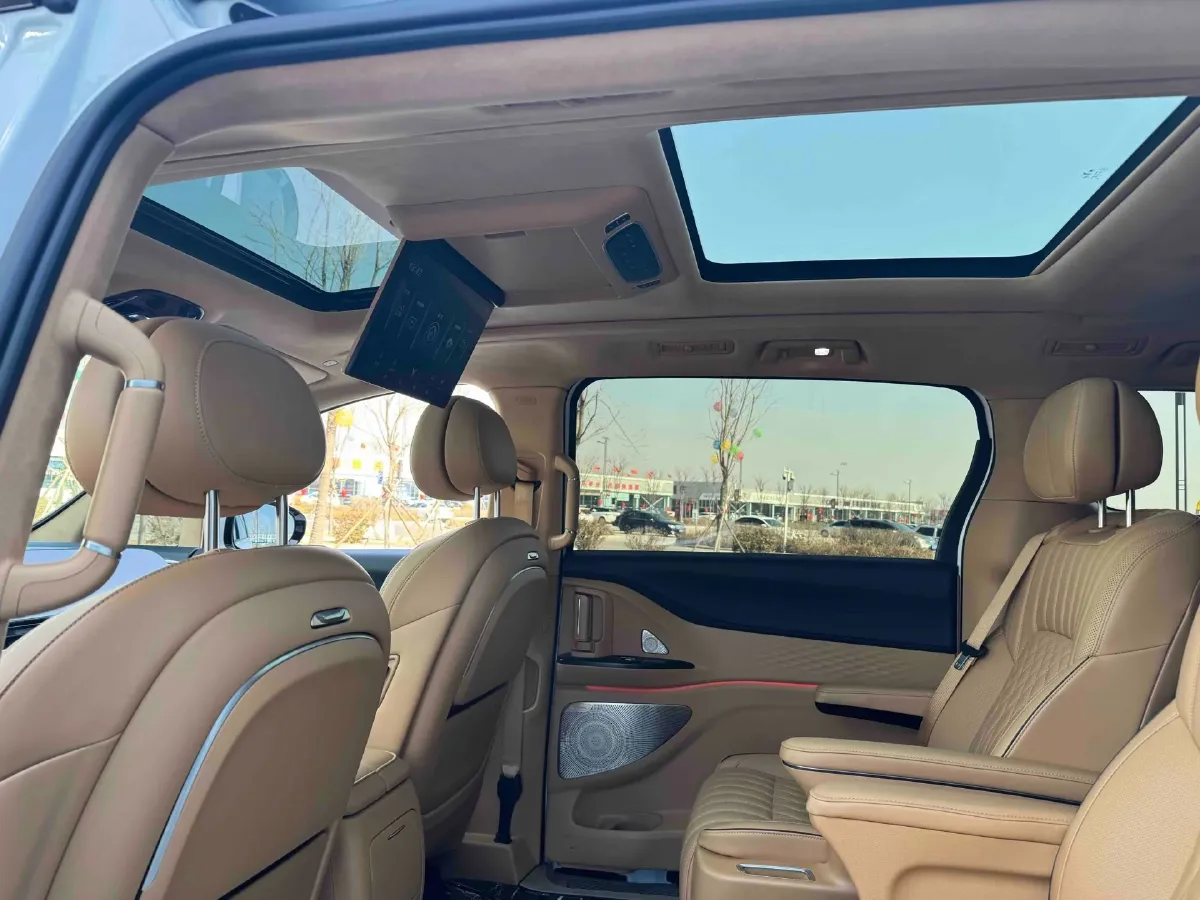 2024 Voyah Dream 1.5T 150HP L4 PHEV 43KWH,autocango,china used car exporter,china ev exporter,chinese used car exporter,chinese used ev exporter