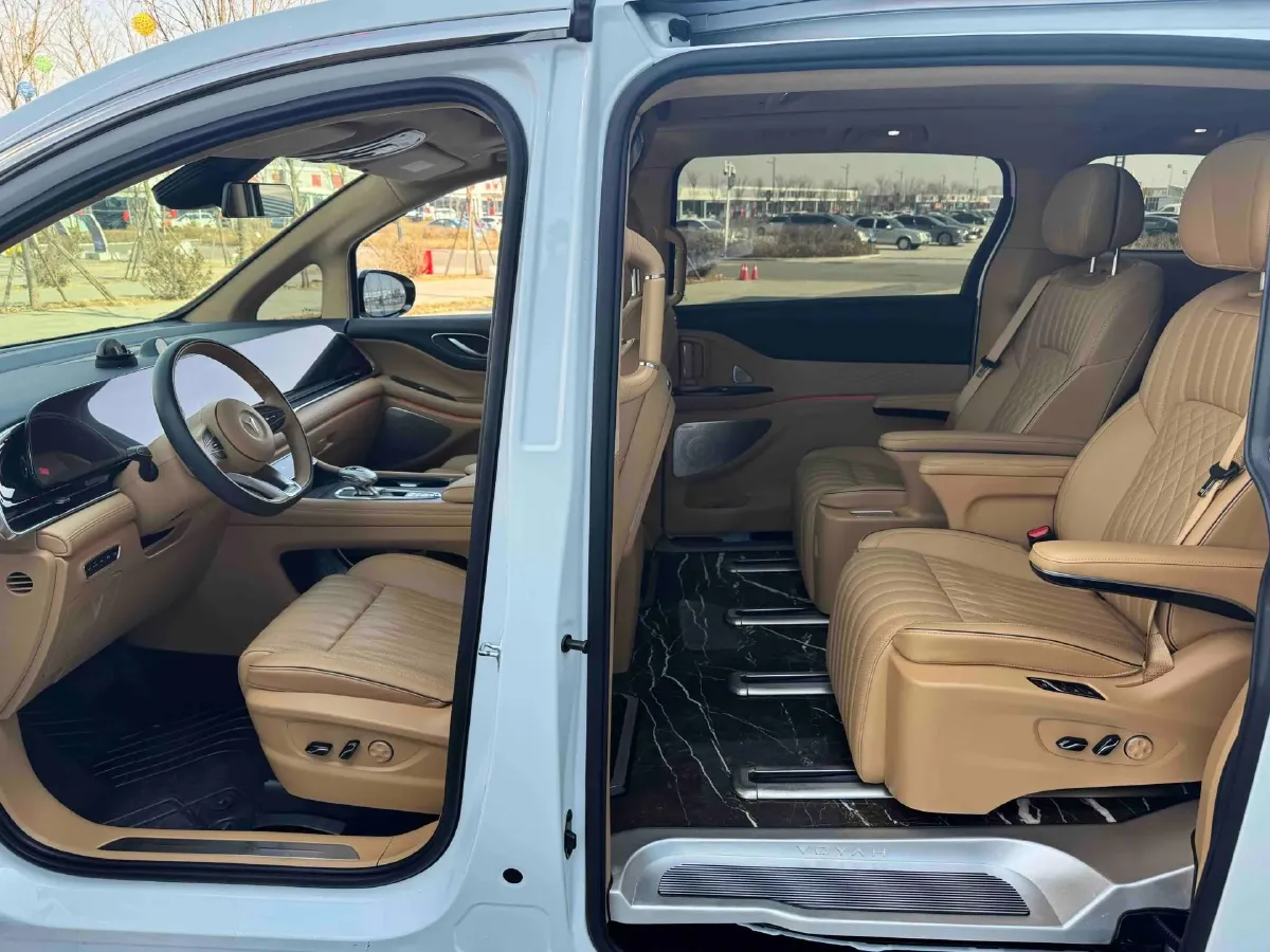 2024 Voyah Dream 1.5T 150HP L4 PHEV 43KWH,autocango,china used car exporter,china ev exporter,chinese used car exporter,chinese used ev exporter