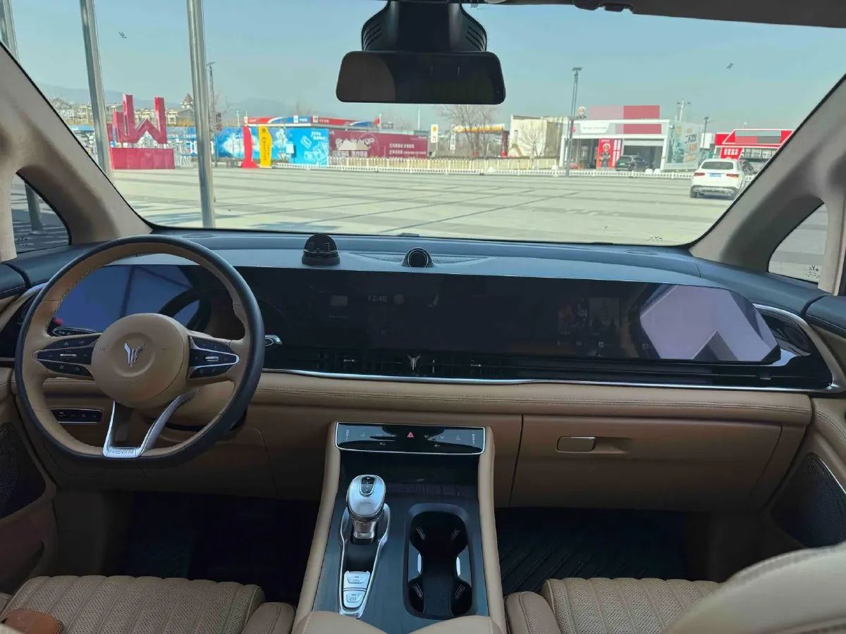 2024 Voyah Dream 1.5T 150HP L4 PHEV 43KWH,autocango,china used car exporter,china ev exporter,chinese used car exporter,chinese used ev exporter