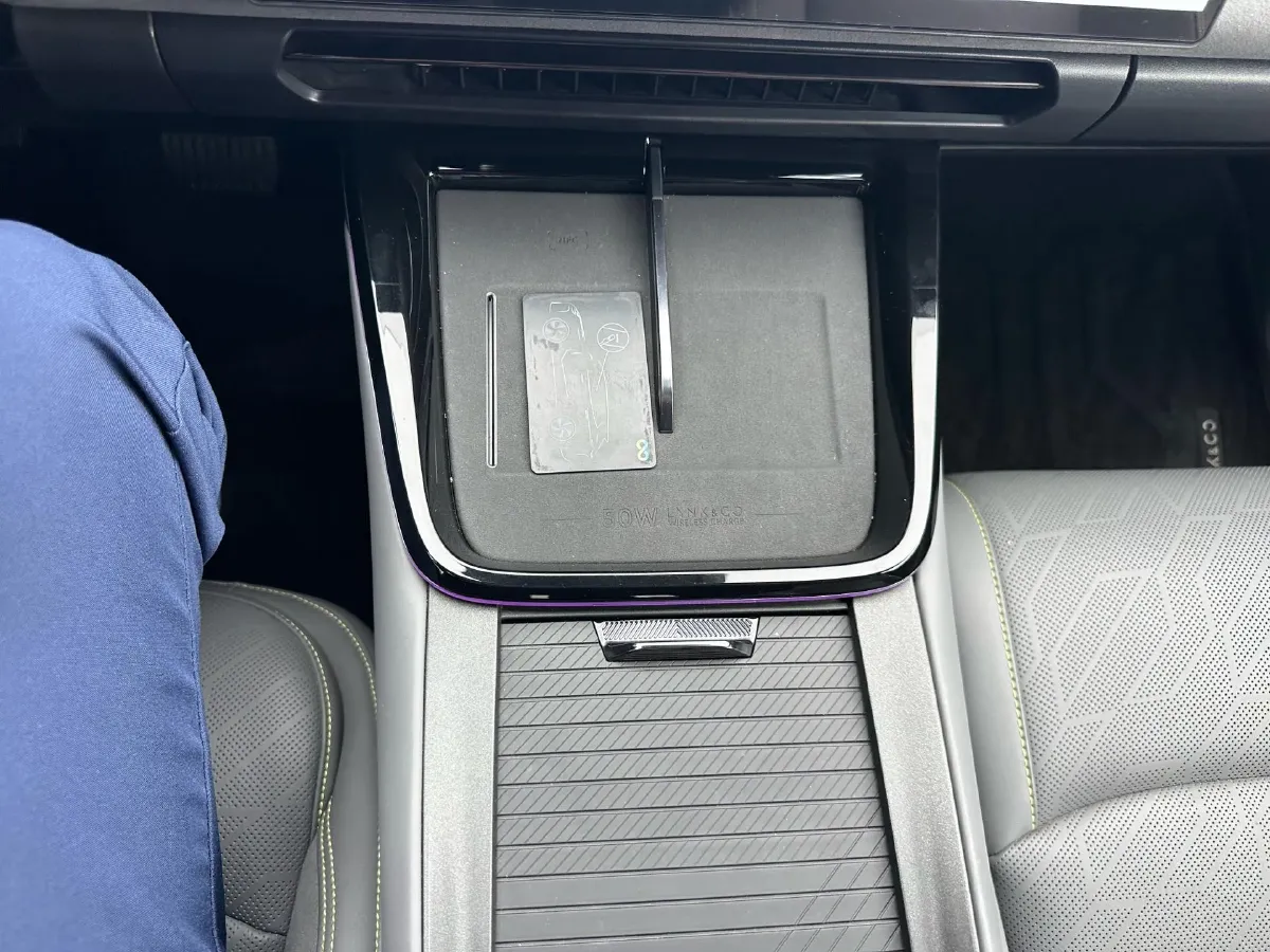 2025 LYNK&CO 08 EM-P 1.5T 163HP L4 3DHT PHEV 39.6KWH,autocango,china used car exporter,china ev exporter,chinese used car exporter,chinese used ev exporter