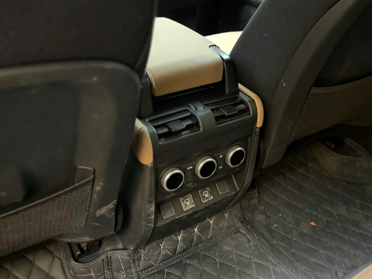 2025 Land Rover Defender 3.0T 400HP L6 8AT,autocango,china used car exporter,china ev exporter,chinese used car exporter,chinese used ev exporter