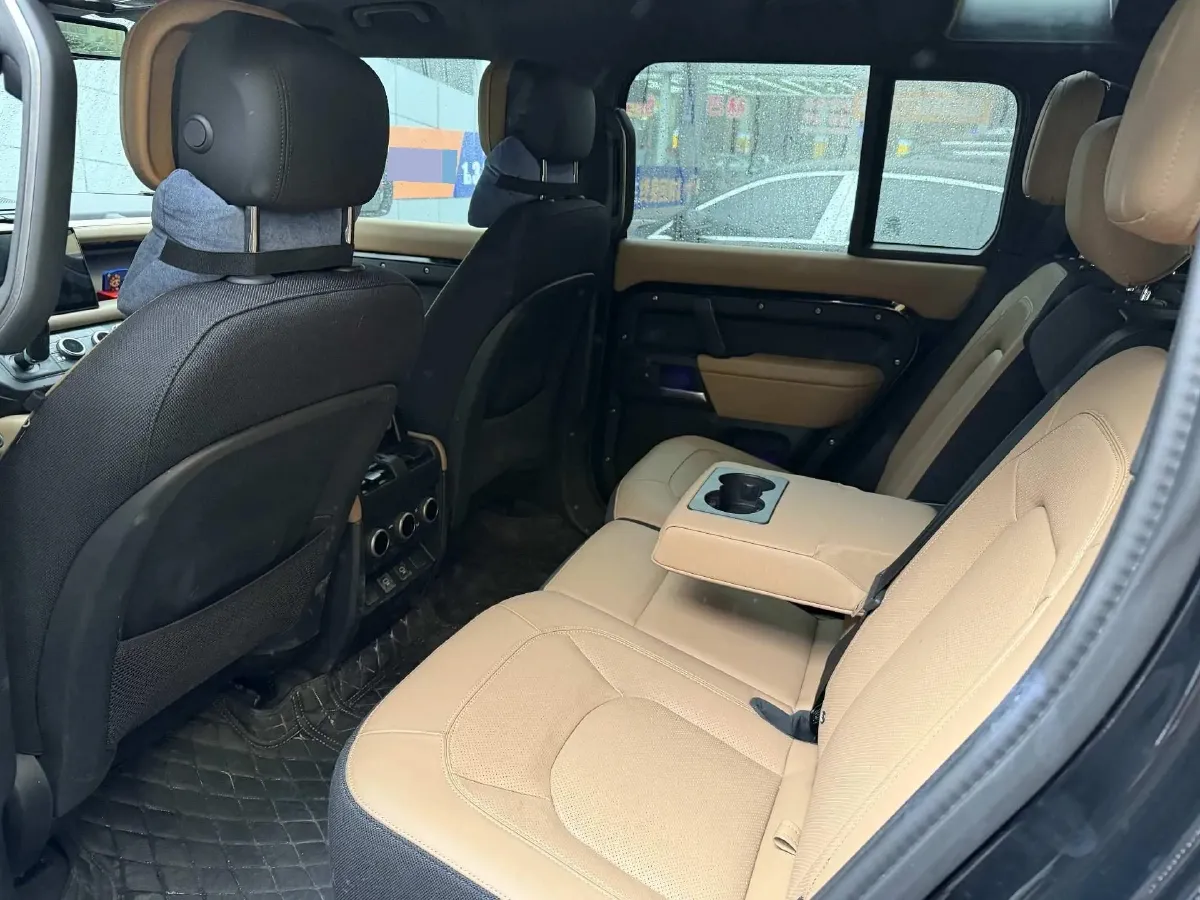2025 Land Rover Defender 3.0T 400HP L6 8AT,autocango,china used car exporter,china ev exporter,chinese used car exporter,chinese used ev exporter